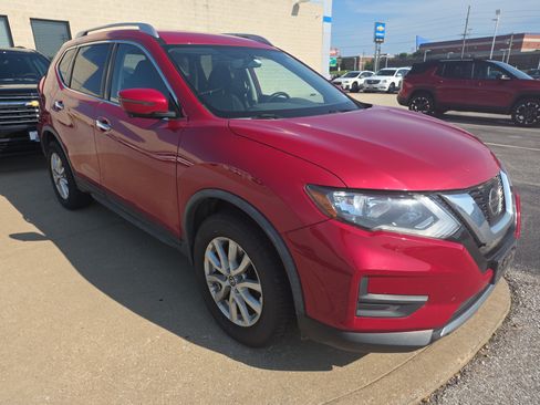 Used 2017 Nissan Rogue SV w/ SV Premium Package AWD/4WD image 2