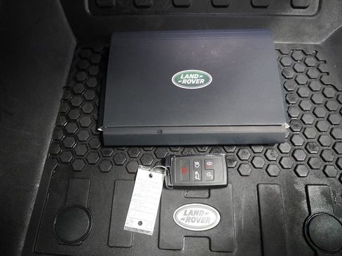 Used 2024 Land Rover Defender 130 S image 27