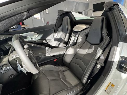 Used 2025 Chevrolet Corvette Z06 image 9