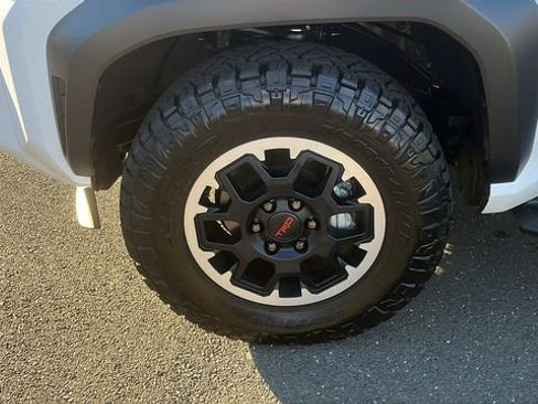 Used 2025 Toyota 4Runner TRD Off-Road Premium image 5