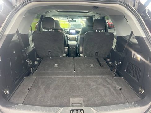 Used 2023 Ford Explorer XLT w/ Equipment Group 202A AWD/4WD image 11