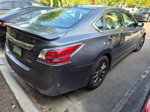 Used 2015 Nissan Altima 2.5 S w/ Special Edition Package FWD image 2