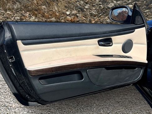 Used 2013 BMW 328i Convertible image 17