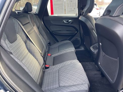 Used 2023 Volvo XC60 B5 Core image 24