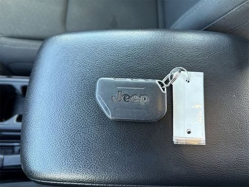 Used 2022 Jeep Wrangler Unlimited Sport image 36