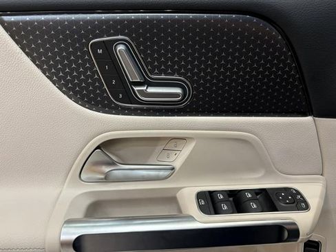 New 2026 Mercedes-Benz GLB 250 image 10
