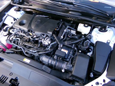 Used 2022 Toyota Camry XLE image 29