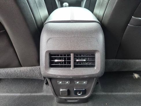 Used 2018 Chevrolet Equinox Premier FWD image 18