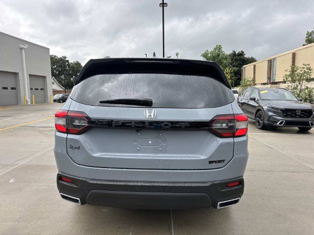 Used 2025 Honda Pilot Sport image 6