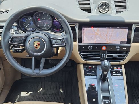 Certified 2026 Porsche Macan AWD/4WD image 25