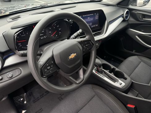 Used 2024 Chevrolet Trax LS w/ LS Convenience Package image 16