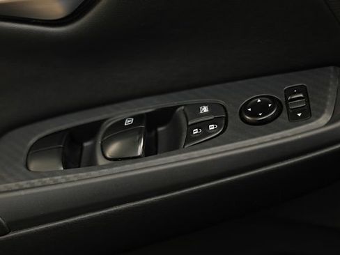 Used 2025 Nissan Sentra SV FWD image 17