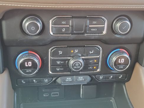 Used 2021 Chevrolet Tahoe High Country AWD/4WD image 23