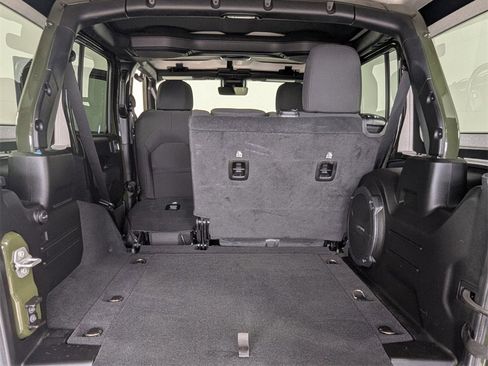 Used 2022 Jeep Wrangler Unlimited Sport image 23