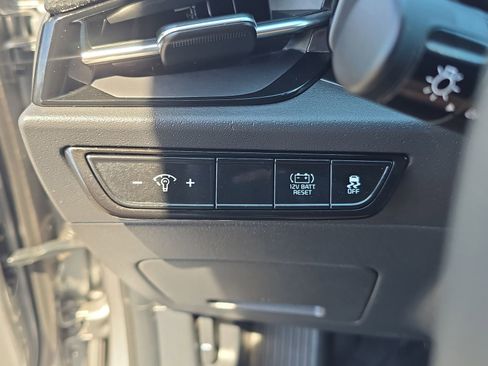 Used 2025 Kia Niro LX image 20