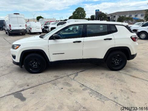 Used 2018 Jeep Compass Sport image 4