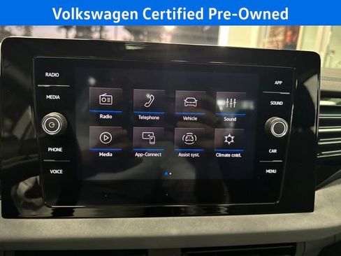 Certified 2025 Volkswagen Jetta SE w/ Sunroof Package image 23