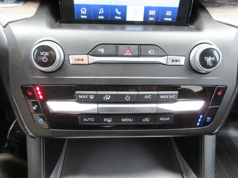 Used 2020 Ford Explorer Platinum w/ Premium Technology Package AWD/4WD image 33