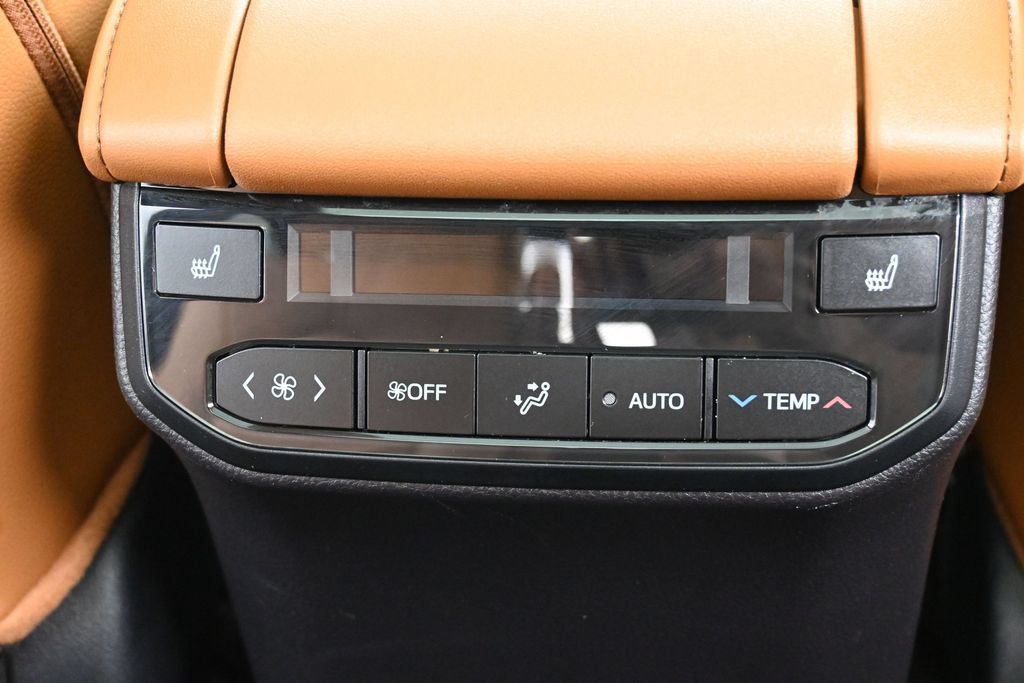 Used 2026 Toyota Highlander Platinum AWD/4WD image 36