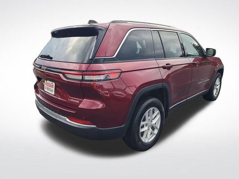 Used 2023 Jeep Grand Cherokee Laredo AWD/4WD image 5