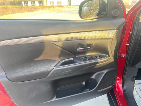 Used 2017 Mitsubishi Outlander SE image 13