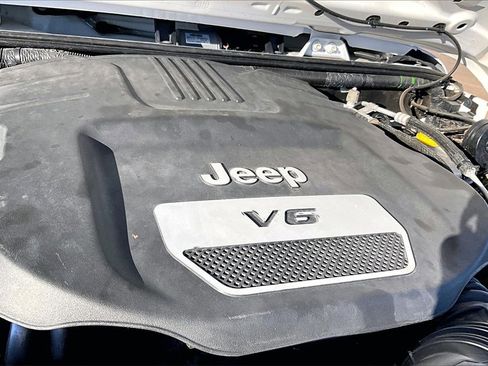 Used 2018 Jeep Wrangler Unlimited Sport S image 31