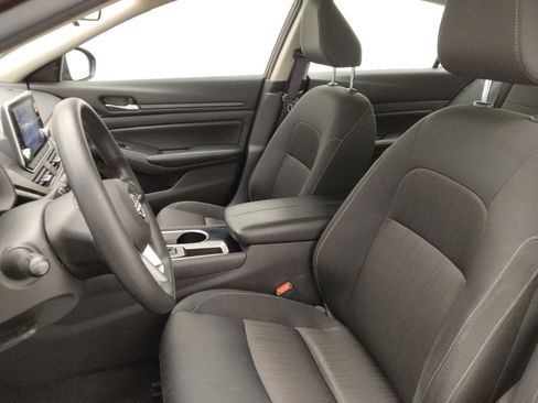 Used 2024 Nissan Altima 2.5 SV image 17