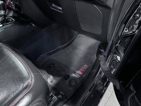 Used 2023 Jeep Gladiator Rubicon w/ Cold Weather Group image 13