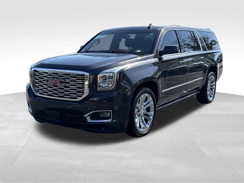 Used 2017 GMC Yukon XL Denali image 2