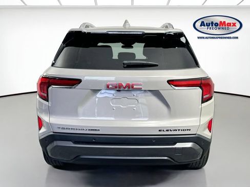 Used 2025 GMC Terrain Elevation w/ Elevation Premium Package AWD/4WD image 7