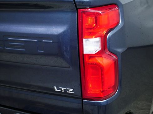 Certified 2019 Chevrolet Silverado 1500 LTZ w/ LTZ Convenience Package image 17