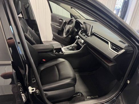 Used 2020 Toyota RAV4 Limited AWD/4WD image 21