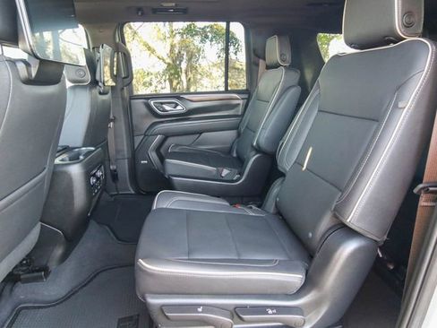 Used 2023 Chevrolet Suburban Premier w/ Advanced Technology Package image 29