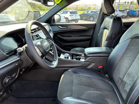 Used 2023 Jeep Grand Cherokee L Laredo image 6