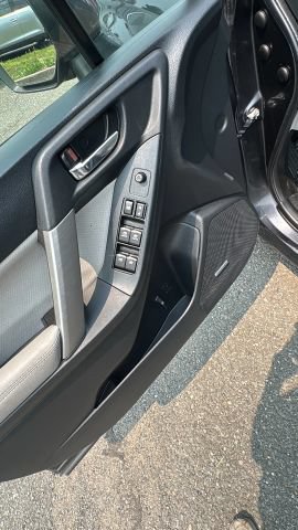 Used 2017 Subaru Forester 2.5i Limited AWD/4WD image 9