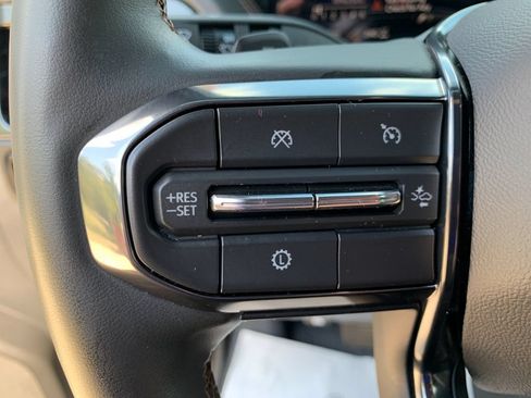 Used 2025 GMC Yukon XL AT4 AWD/4WD image 27