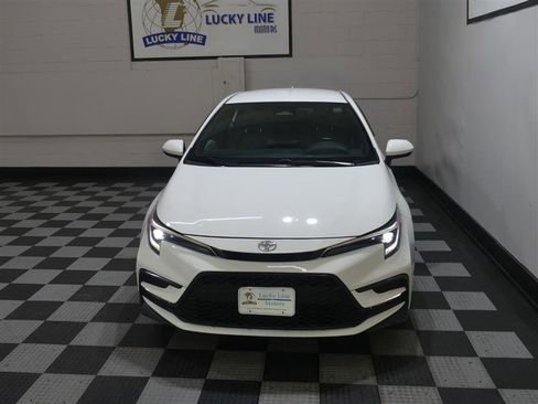 Used 2023 Toyota Corolla SE FWD image 3