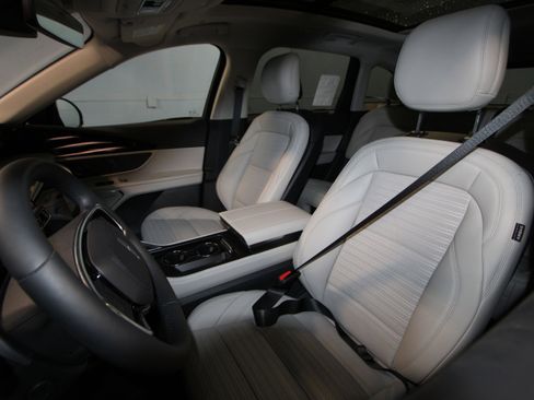 New 2026 Lincoln Nautilus Reserve image 3