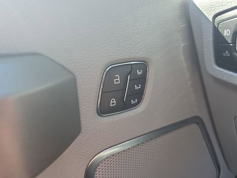 Certified 2022 Ford F450 Limited w/ FX4 Off-Road Package image 42