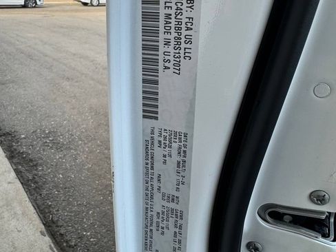 Used 2024 Jeep Wagoneer L Series II RWD image 31