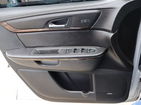 Used 2016 GMC Acadia Denali FWD image 38