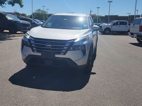 Used 2025 Nissan Rogue SV AWD/4WD image 9