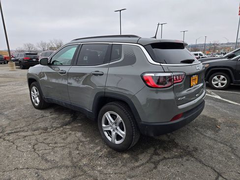 Used 2023 Jeep Compass Latitude w/ Mopar Graphics Package image 6