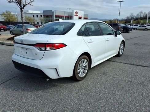 Used 2023 Toyota Corolla LE w/ LE Convenience Package image 4
