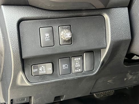 Used 2022 Toyota Tacoma TRD Off-Road image 25