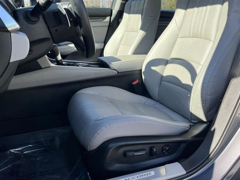 Used 2018 Honda Accord Touring image 12