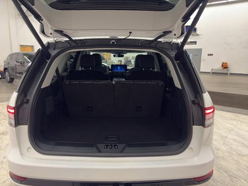 Used 2025 Lincoln Aviator AWD w/ Jet Appearance Package image 19
