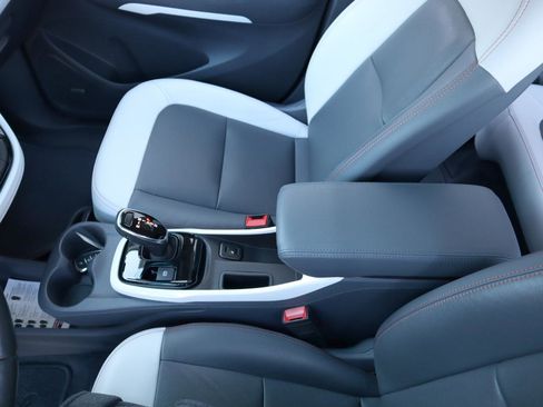 Used 2020 Chevrolet Bolt Premier w/ Infotainment Package FWD image 37