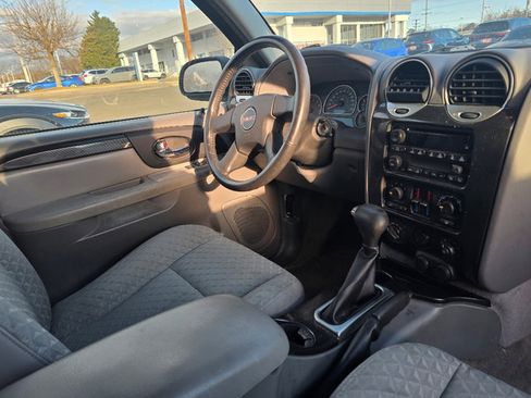 Used 2005 GMC Envoy XUV SLE image 6