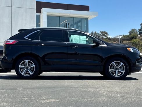 Certified 2024 Ford Edge SEL w/ Convenience Package AWD/4WD image 2